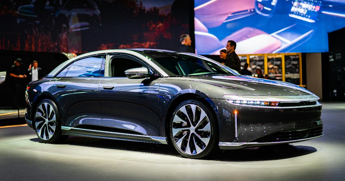 Сравнение: электрическая платформа у Ferrari Luce и Waymo Ojai решает разные задачи — статус и дефицит против масштаба и сервиса